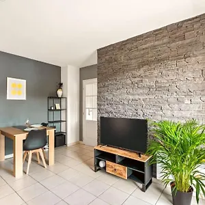 t2-paisible-vaise-avec-parking-metro-direct-bellecour.hotels-rhonealpes.com/